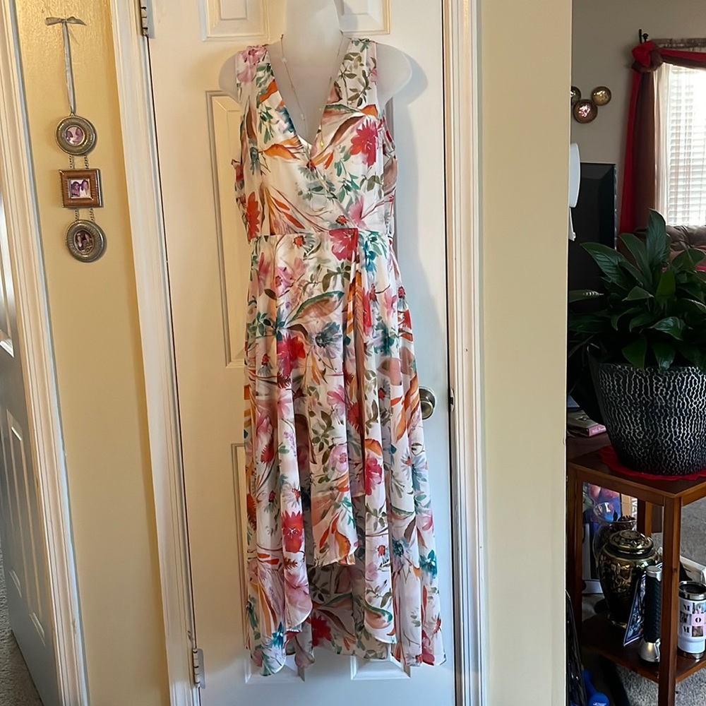 Gently Used Ladies Calvin Klein Sleeveless Floral Print Dress
